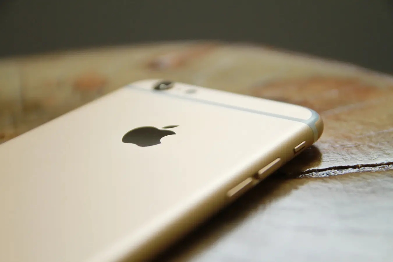 1638787902637916.jpg apple-phone.webp.jpg